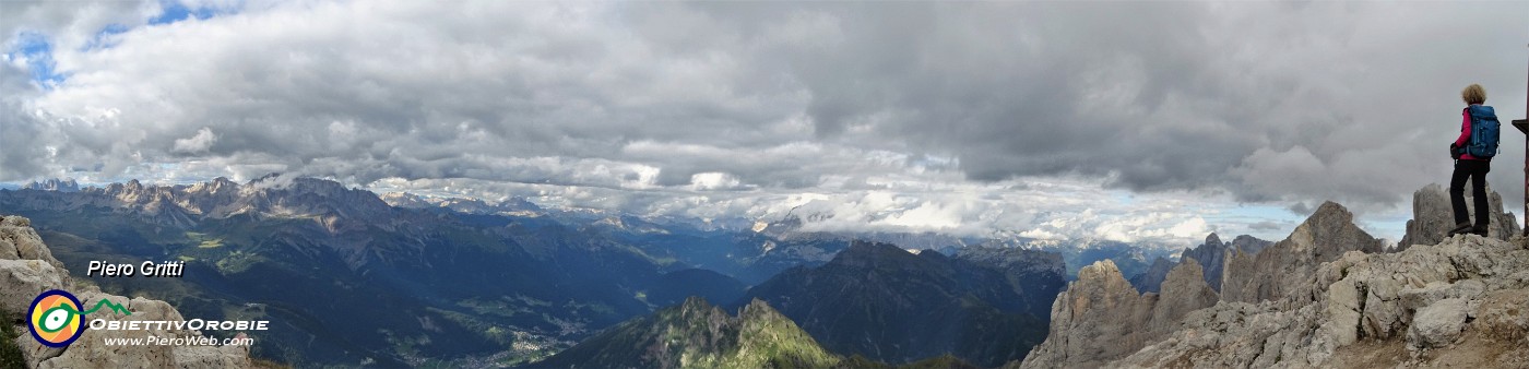 60 Vista dal Monte Mulaz verso la vallata di San Martino di Castrozza.jpg